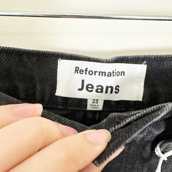 New Reformation Cynthia High Rise Straight Leg Jeans Lagoon Destroyed Black 23 - Picture 8 of 11